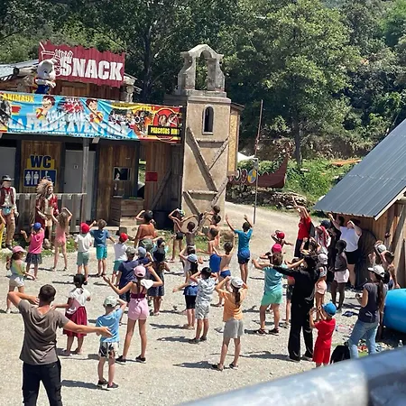 Trappeur 4pers A La Ferme Aventure Du Perthus Campismo de Luxo Le Perthus